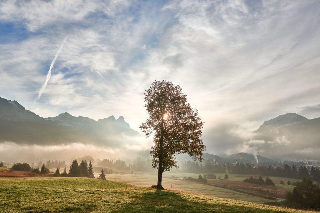 Kletterer in einer Mehrseillänge im Tannheimer Tal